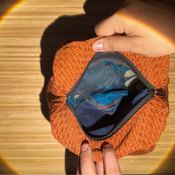 Stylish Orange Handbag - Picture 3 of 4